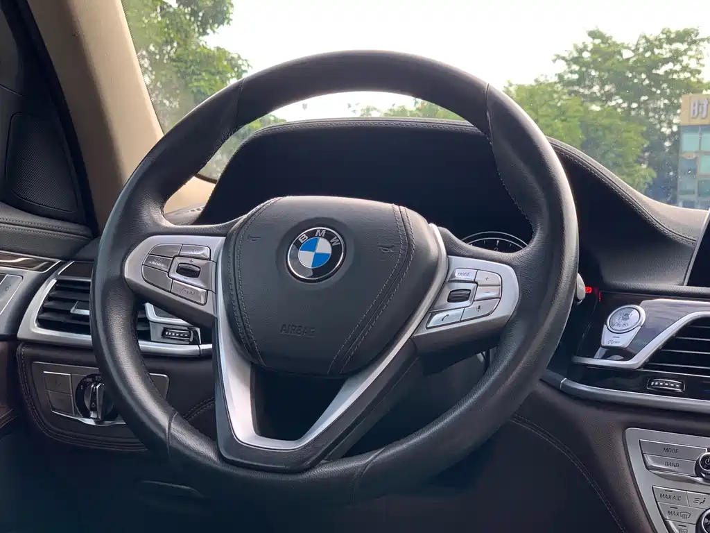 BMW 7 Series 2016 — фото 20