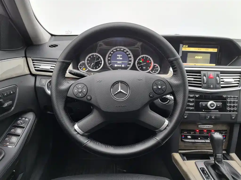 Mercedes-Benz E-Class 2010 — фото 11