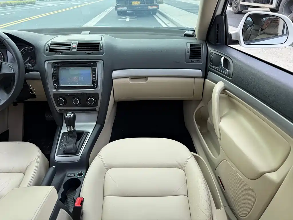 Skoda Octavia 2015 — фото 15