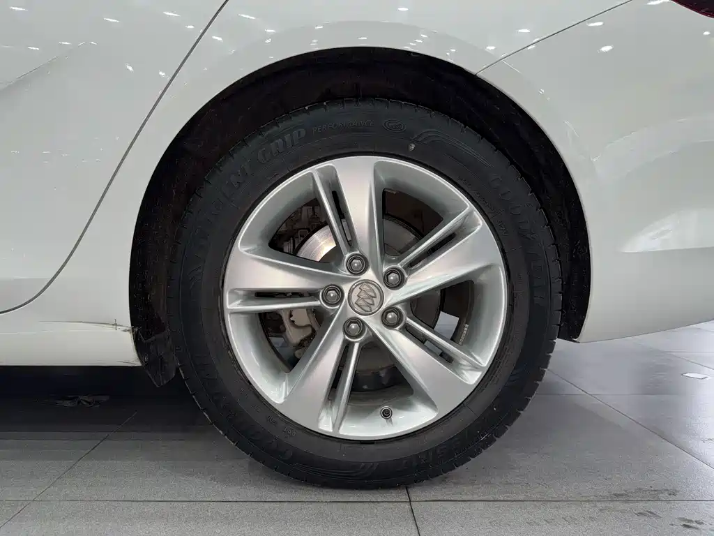Buick Regal 2018 — фото 10
