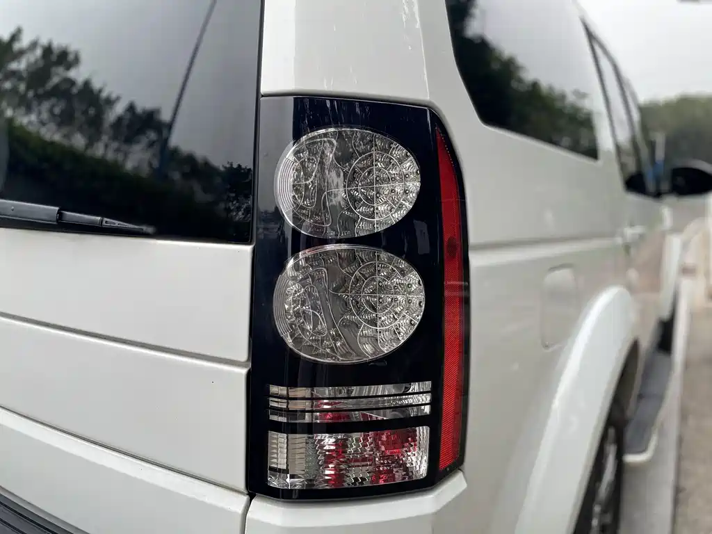 Land Rover Discovery 2017 — фото 20