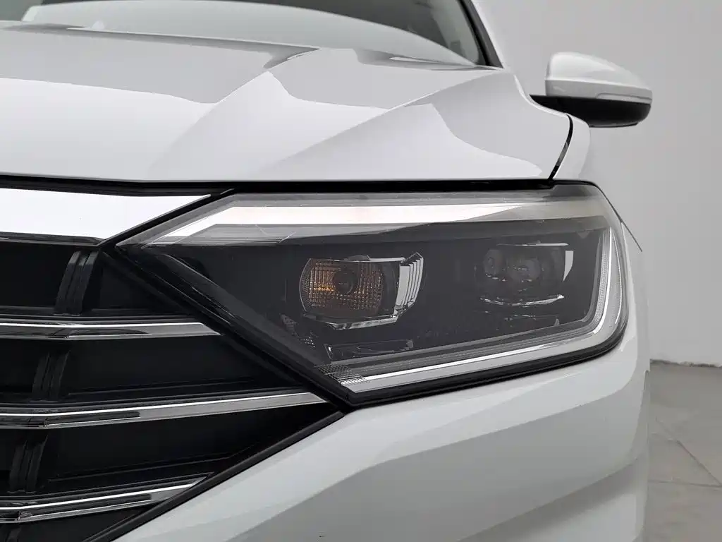 Volkswagen Sagitar 2019