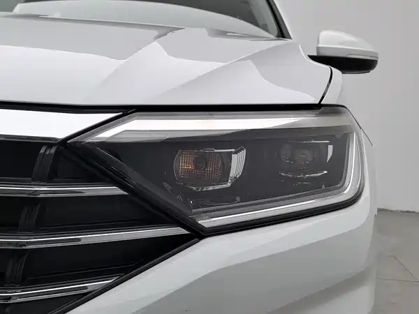 Volkswagen Sagitar 2019