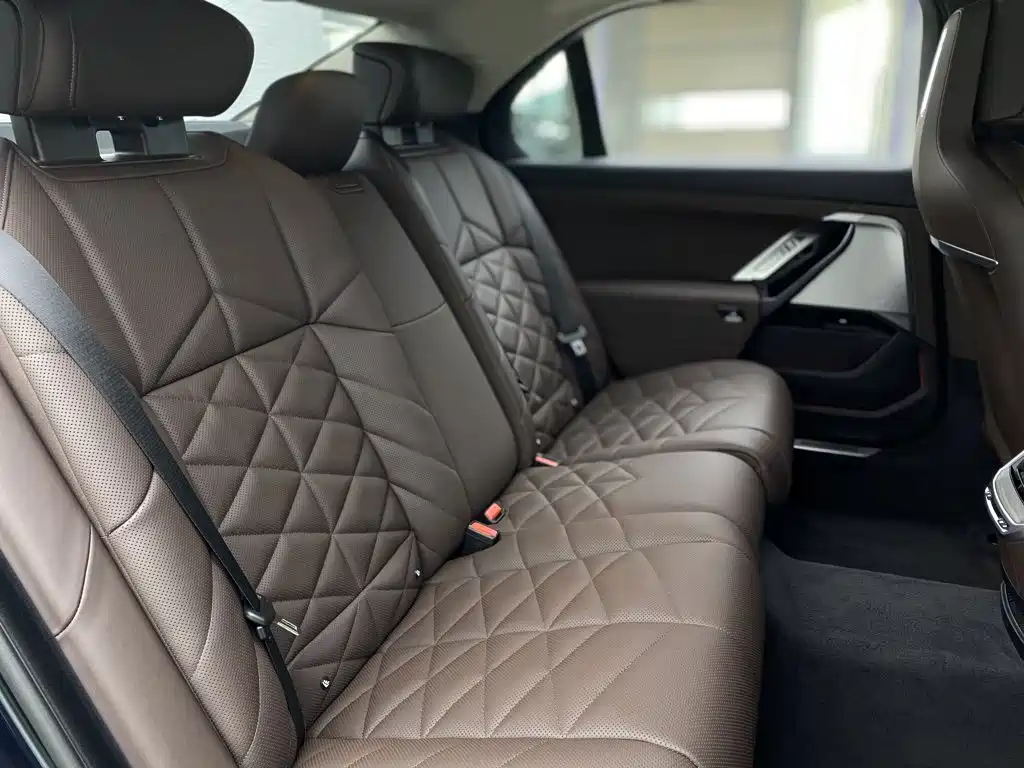 BMW 7 Series 2025 — фото 10