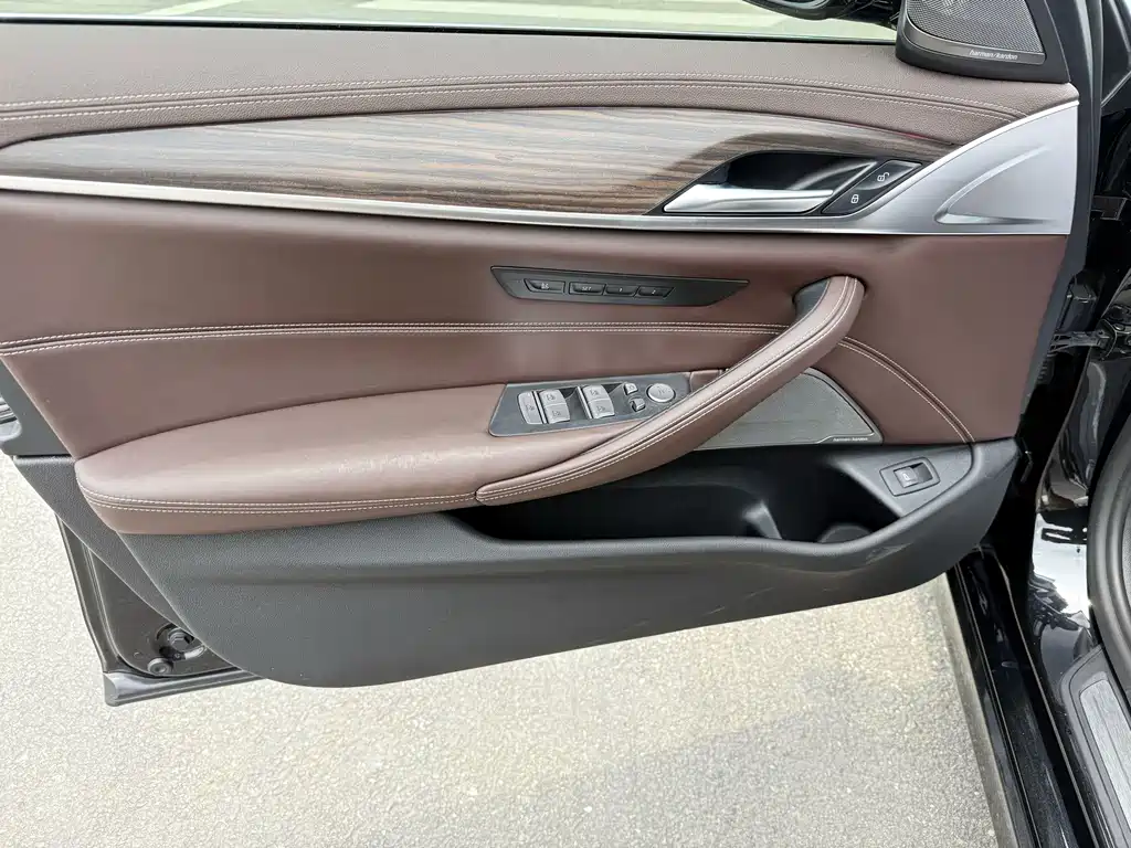 BMW 5 Series 2020 — фото 12