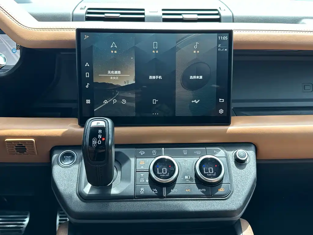 Land Rover Defender 2022 — фото 17