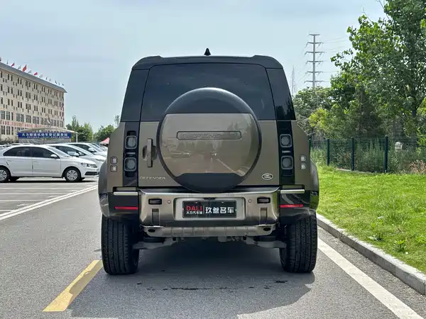 Land Rover Defender 2022