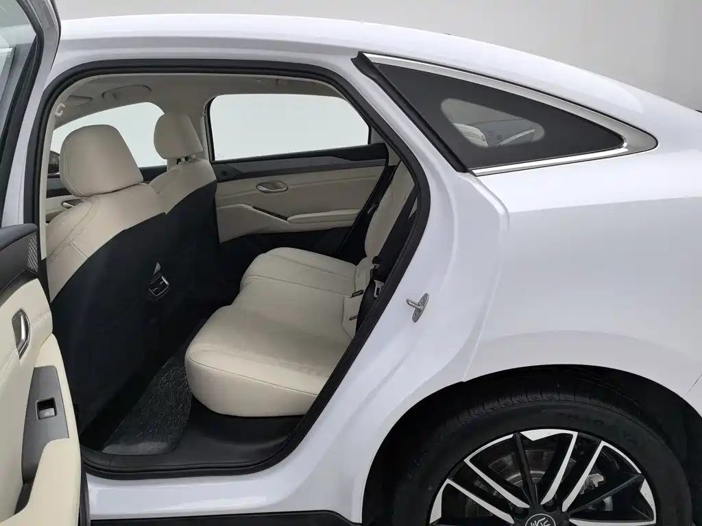 BYD Qin L 2025 — фото 15