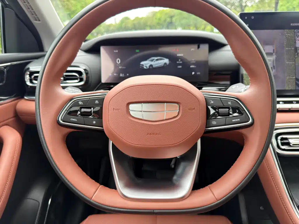 Geely Emgrand 2025 — фото 13