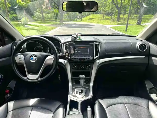 Venucia T70 2015