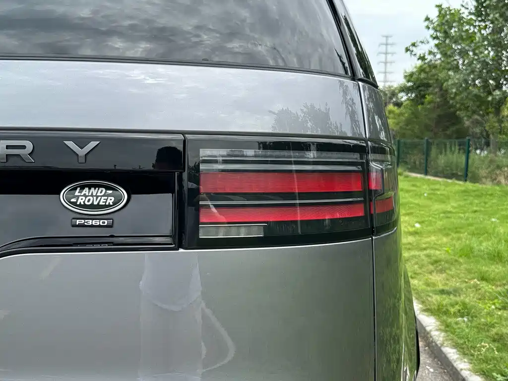 Land Rover Discovery 2023 — фото 20