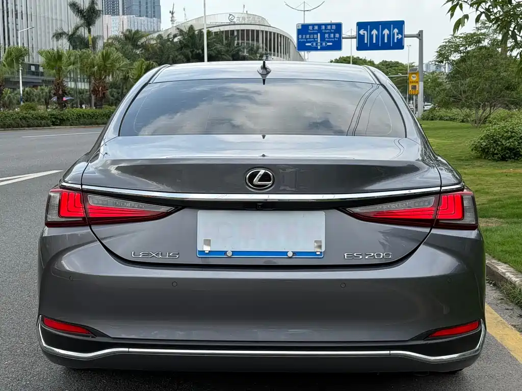 Lexus ES 2021