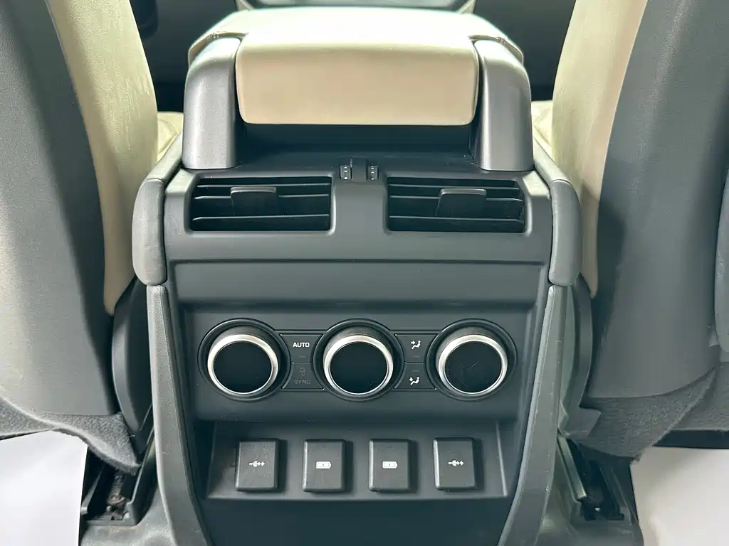 Land Rover Defender 2021 — фото 13