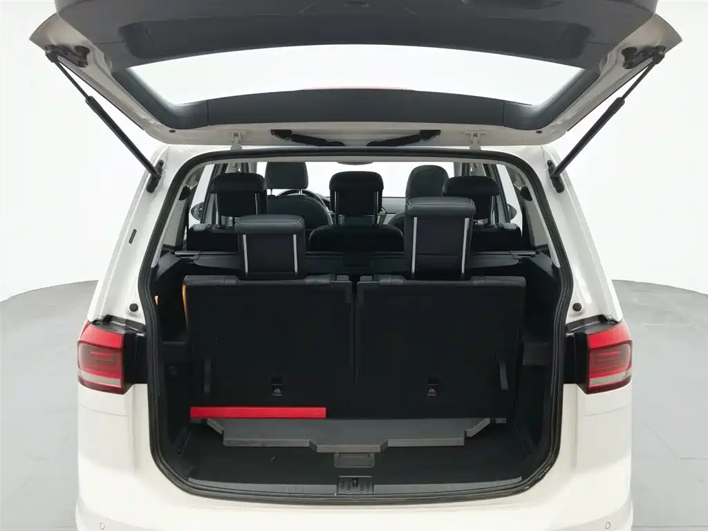 Volkswagen Touran 2019 — фото 16
