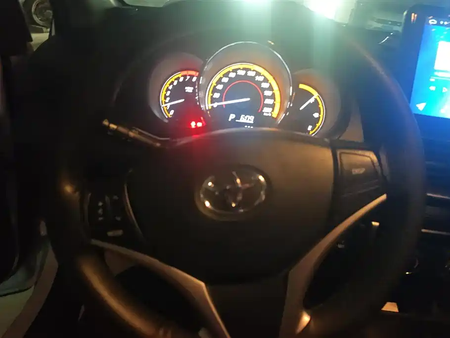 Toyota Yaris L 2022 — фото 15