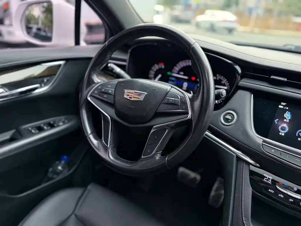 Cadillac XT5 2018 — фото 13