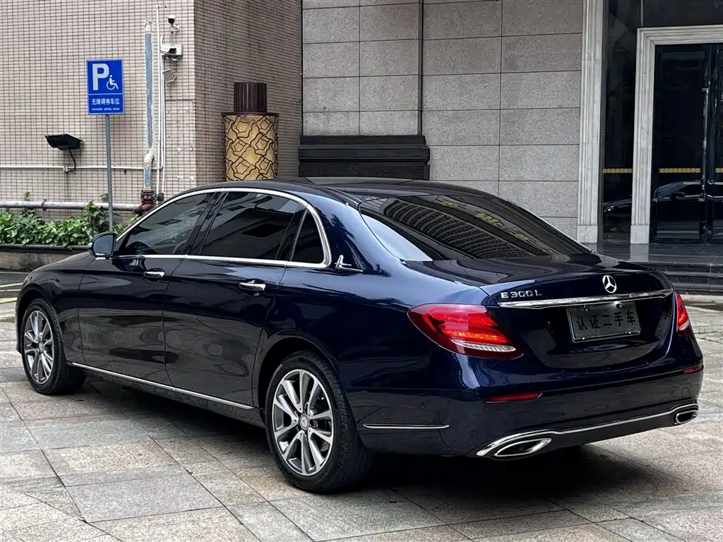 Mercedes-Benz E-Class 2016 — фото 20