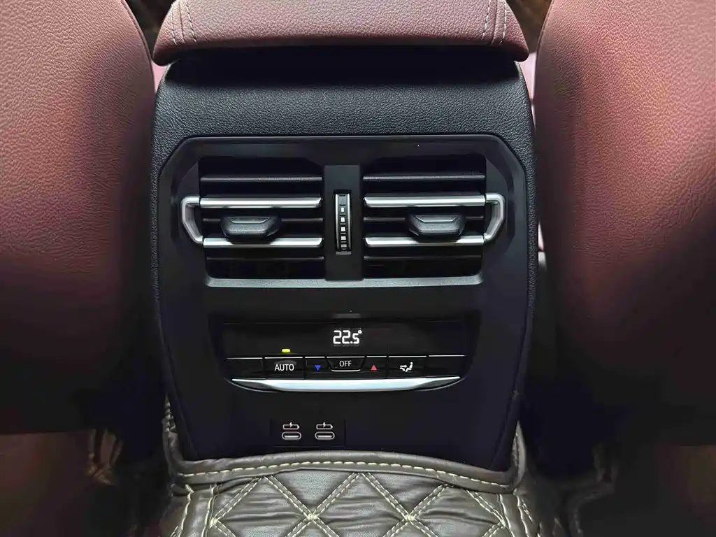 BMW 3 Series 2023 — фото 10