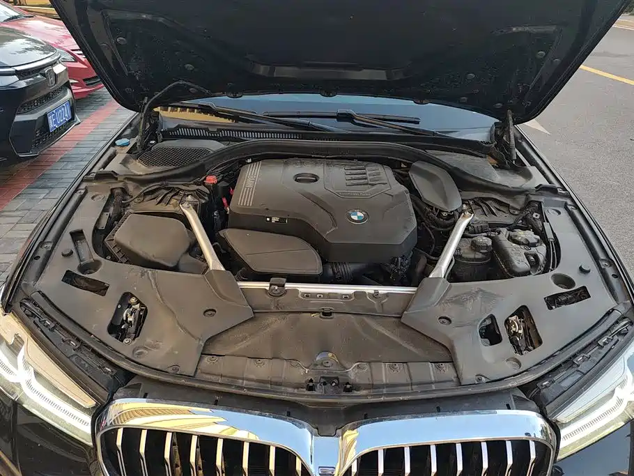 BMW 5 Series 2023 — фото 10