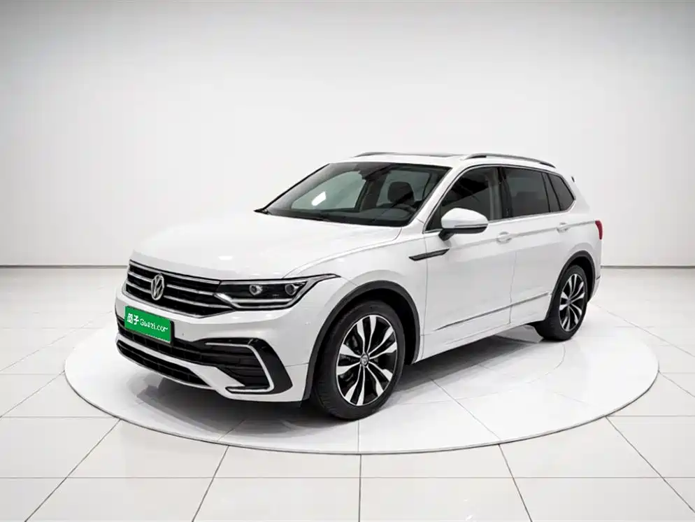 Volkswagen Tiguan L 2022 — фото 1
