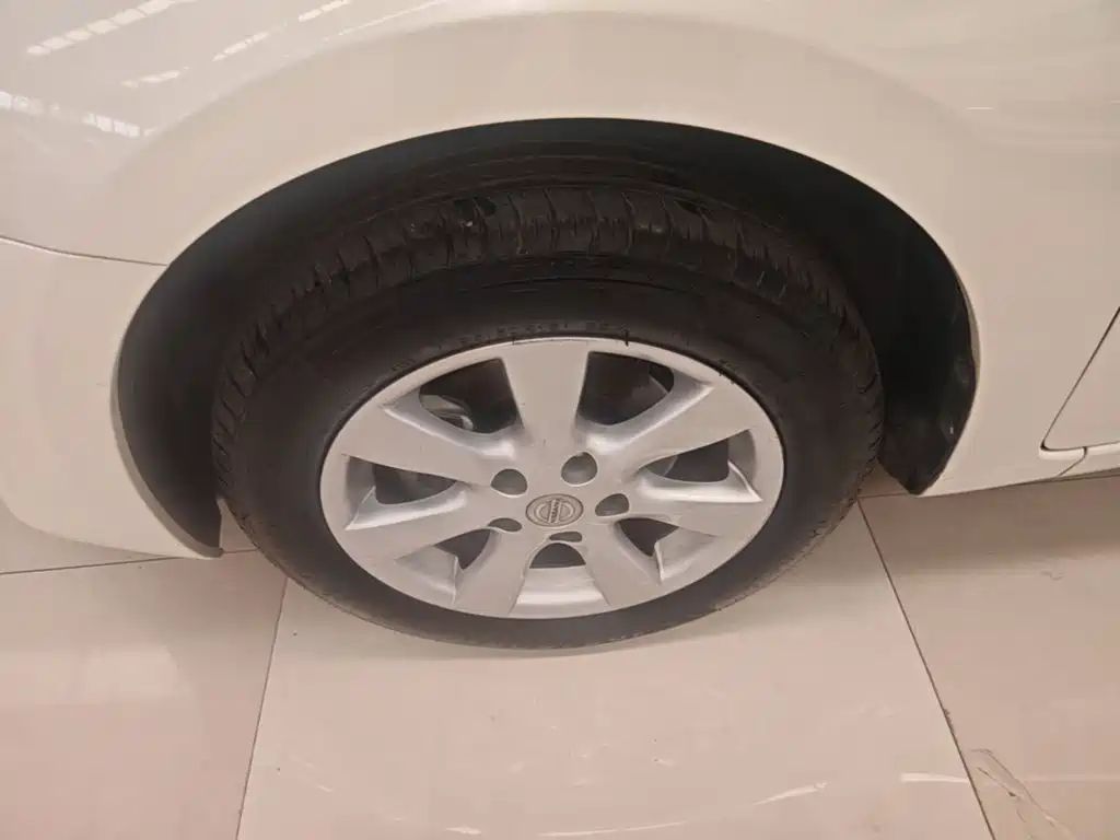 Nissan Tiida 2015 — фото 25