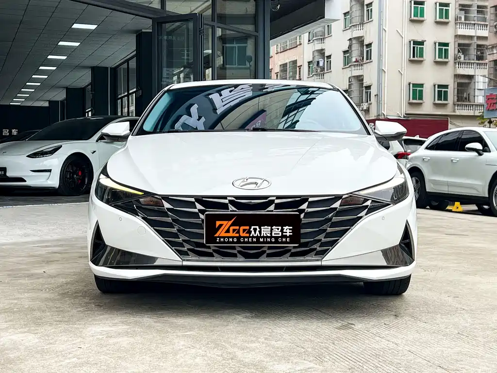 Hyundai Elantra 2022