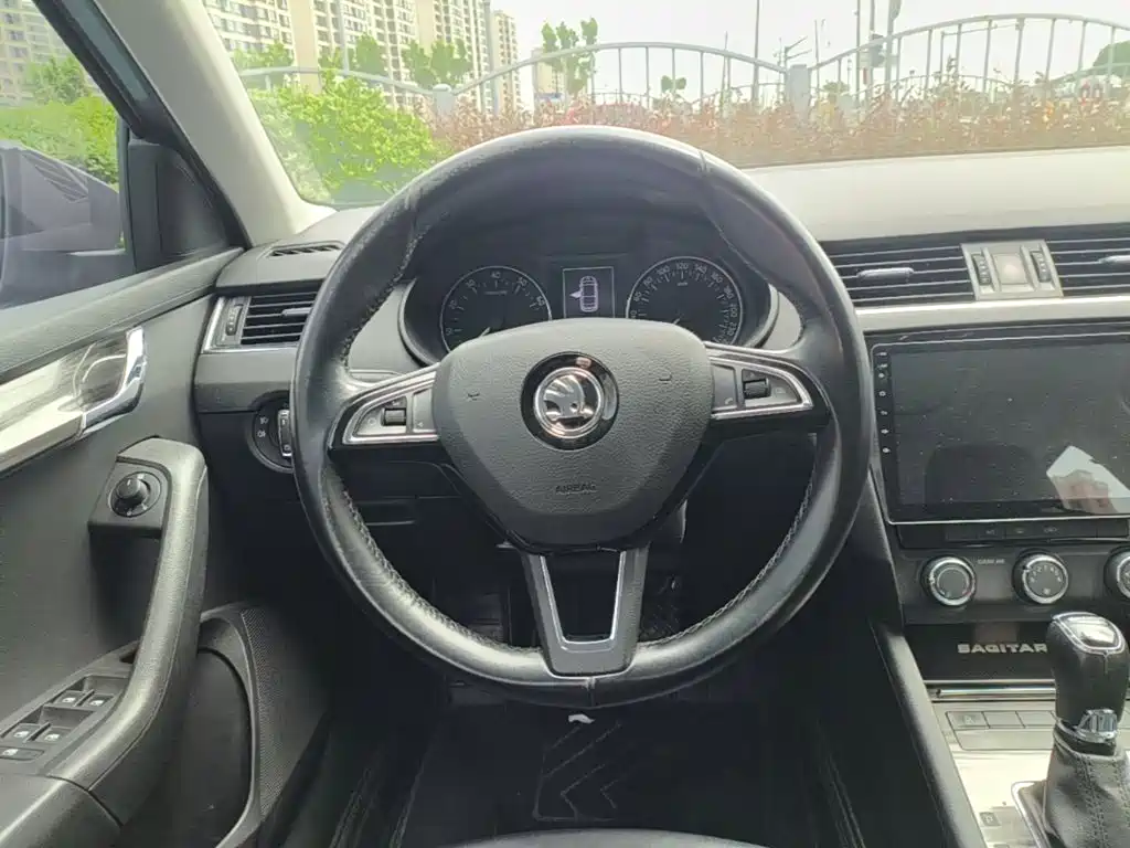 Skoda Octavia 2017 — фото 11