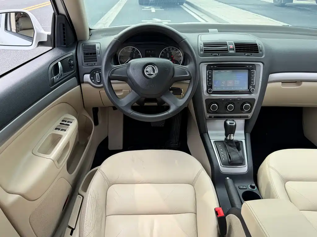 Skoda Octavia 2015 — фото 13