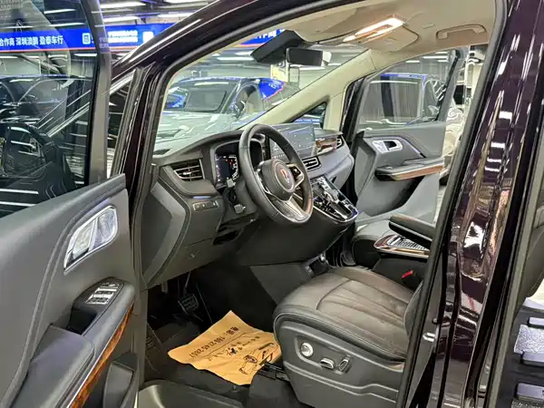 Hongqi HQ9 PHEV 2025