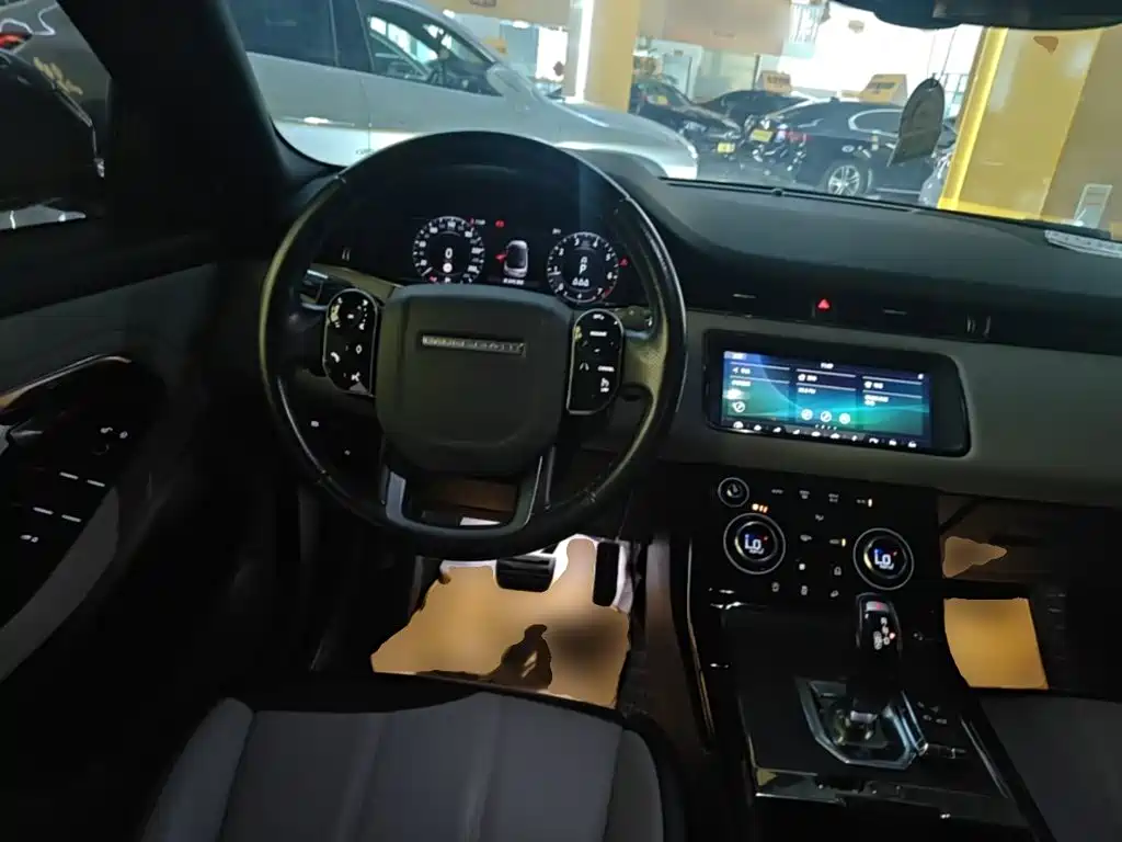 Land Rover Range Rover Evoque 2021 — фото 11