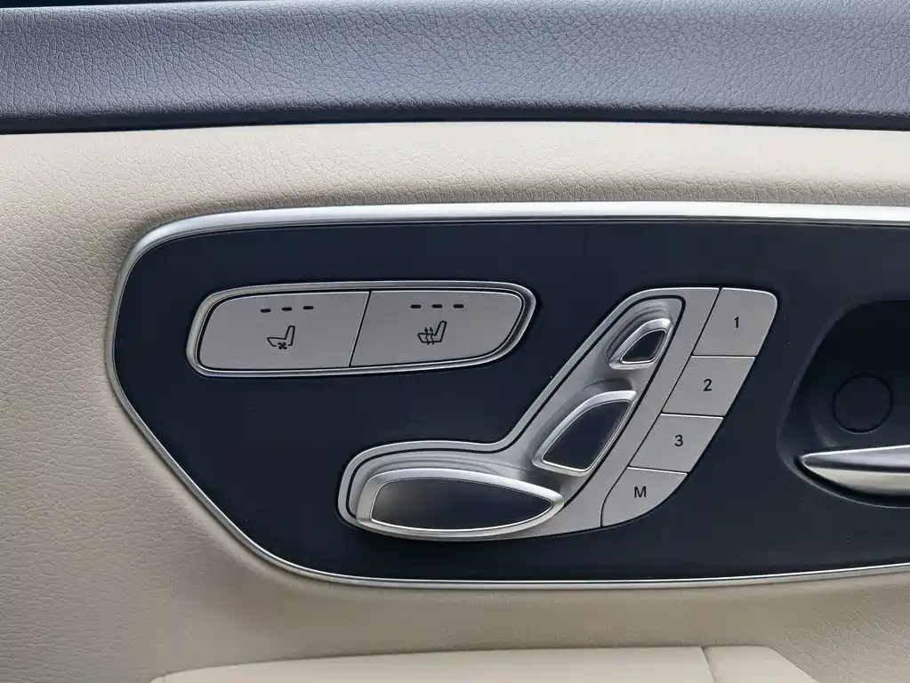 Mercedes-Benz V-Class 2024 — фото 19