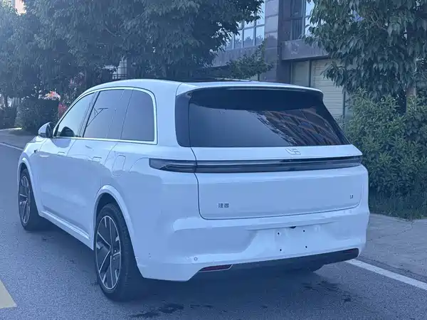 Li Auto L8 2025