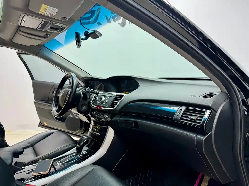 Honda Accord 2017 — фото 14