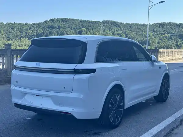 Li Auto L8 2025