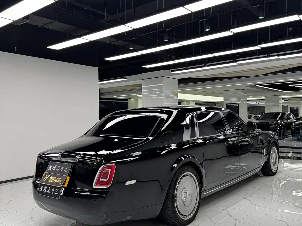 Rolls-Royce Phantom 2010 — фото 10