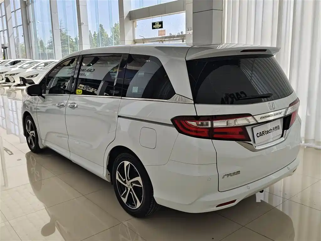 Honda Odyssey 2017 — фото 19
