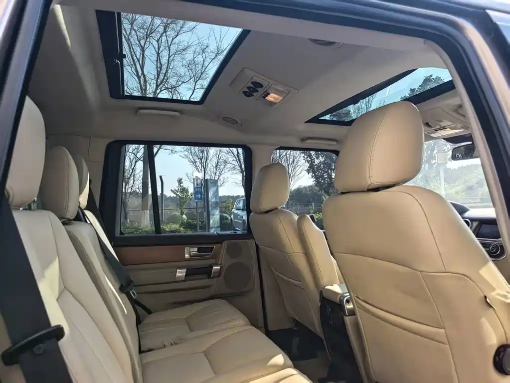 Land Rover Discovery 2017 — фото 12