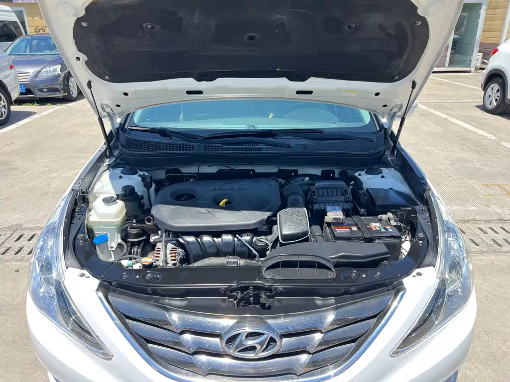 Hyundai Sonata 2012 — фото 25