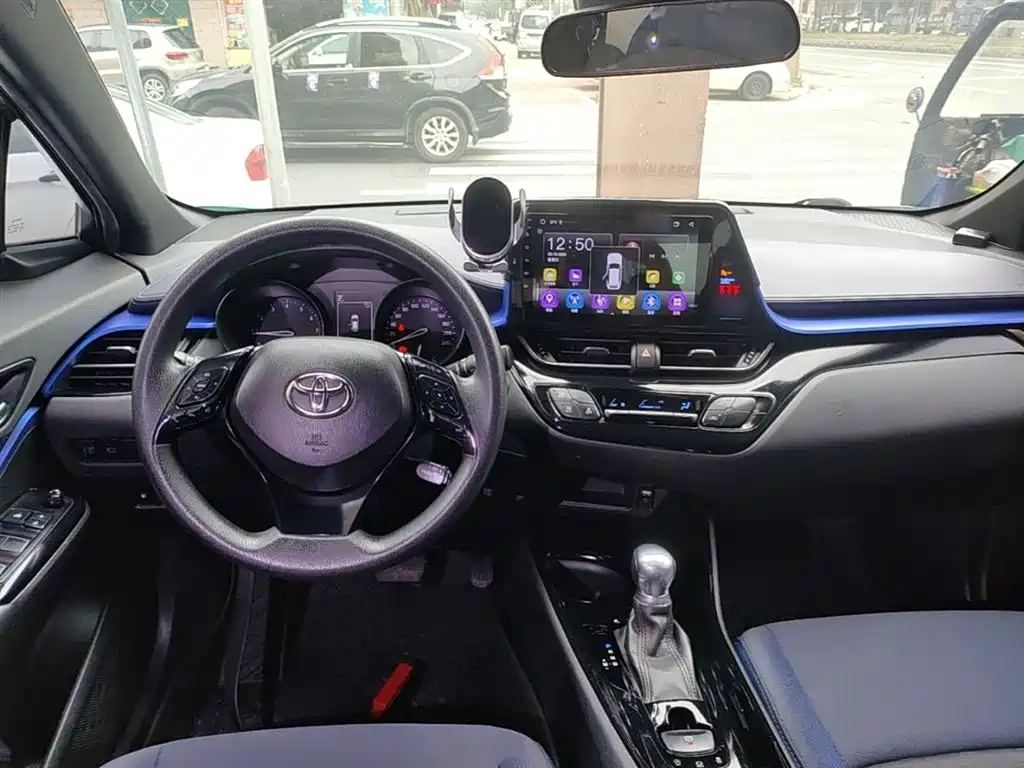 Toyota C-HR 2019 — фото 10
