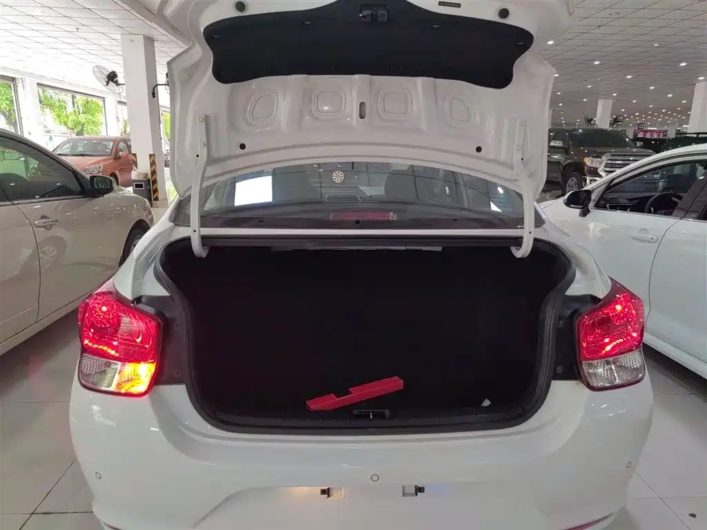 Hyundai Verna 2018 — фото 15