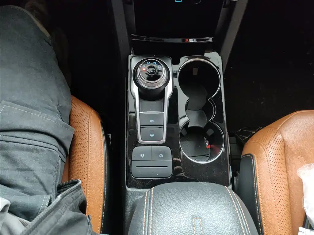 Ford Escape 2021 — фото 14