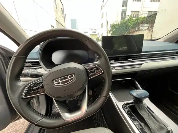 Geely Emgrand 2022