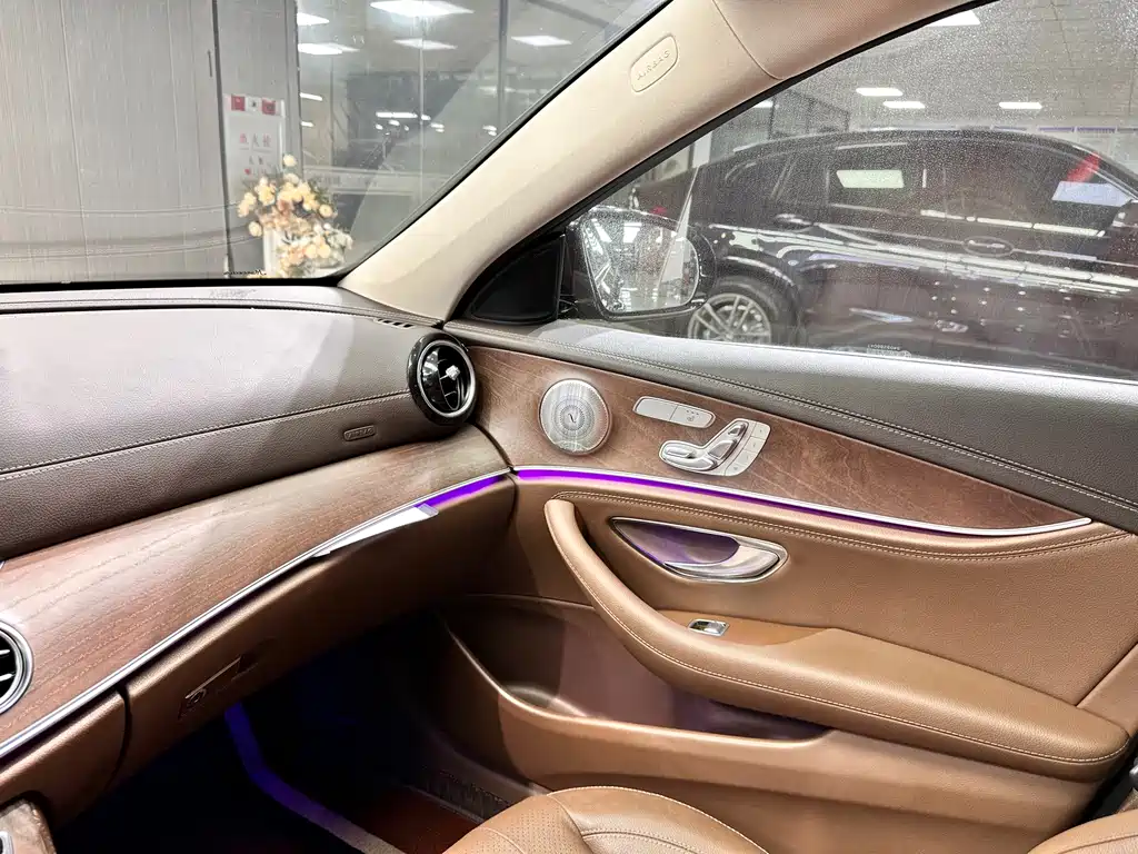 Mercedes-Benz E-Class 2022 — фото 16