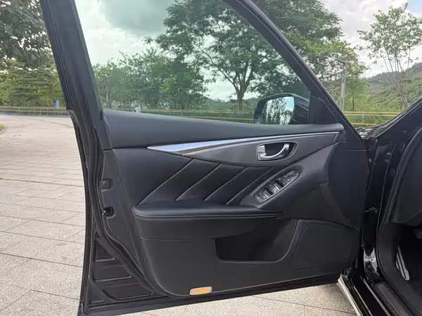 Infiniti Q50L 2015