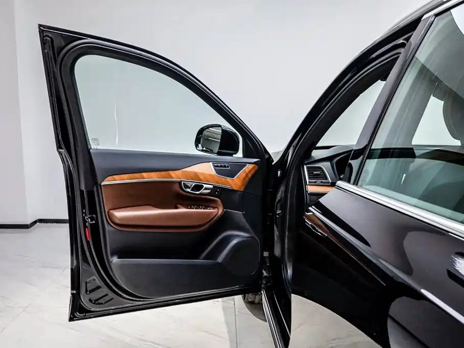 Volvo XC90 2023 — фото 8