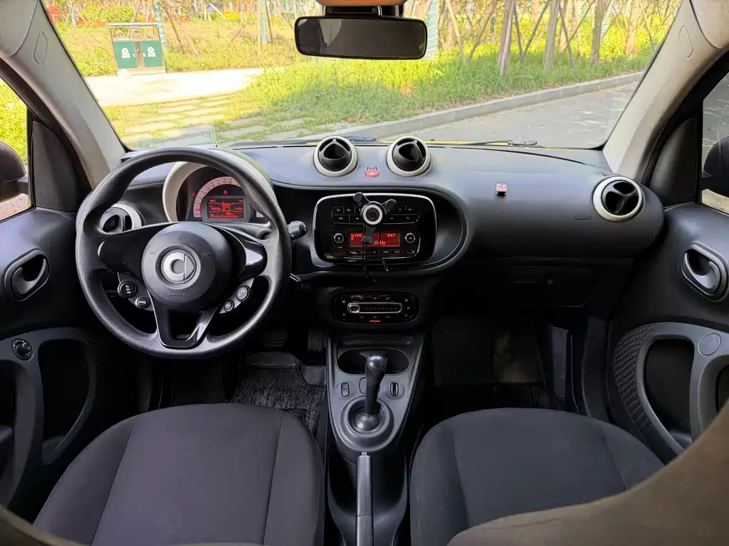 smart Fortwo 2018 — фото 15