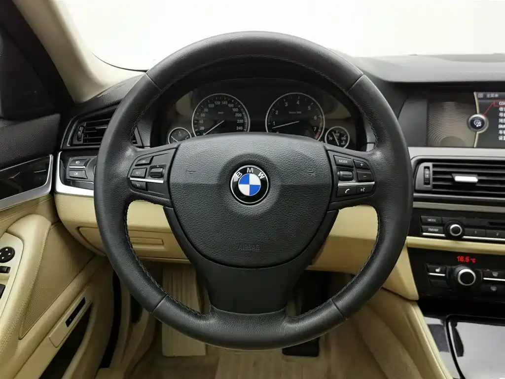 BMW 5 Series 2012 — фото 11