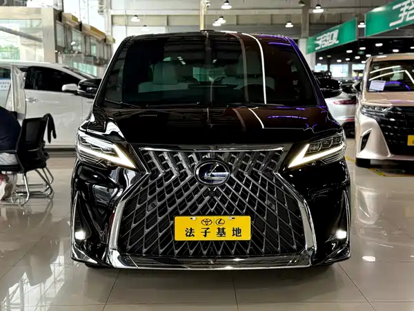 Lexus LM 2022