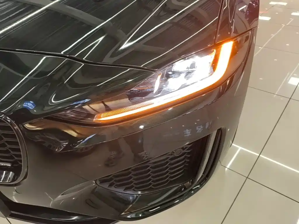 Jaguar XEL 2023 — фото 24