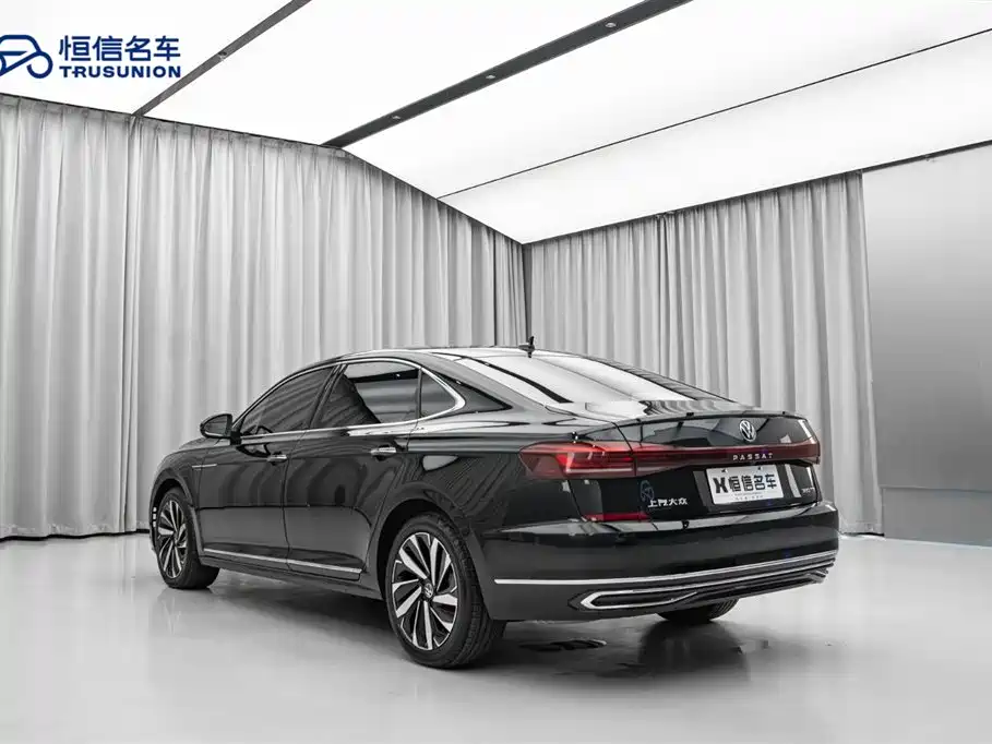 Volkswagen Passat 2023 — фото 7